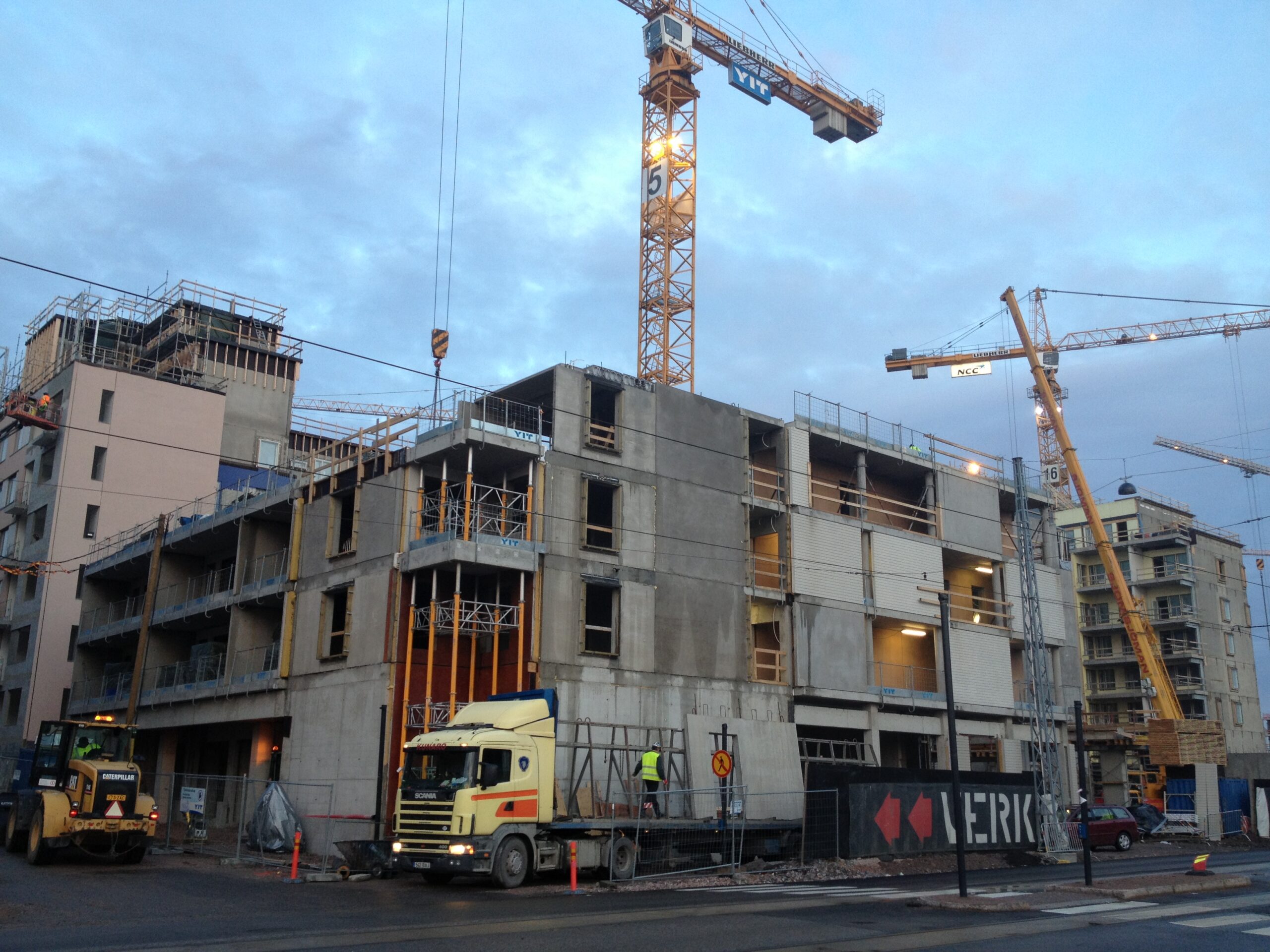 Tyynenmerenkatu 7 kortermaja montaaž