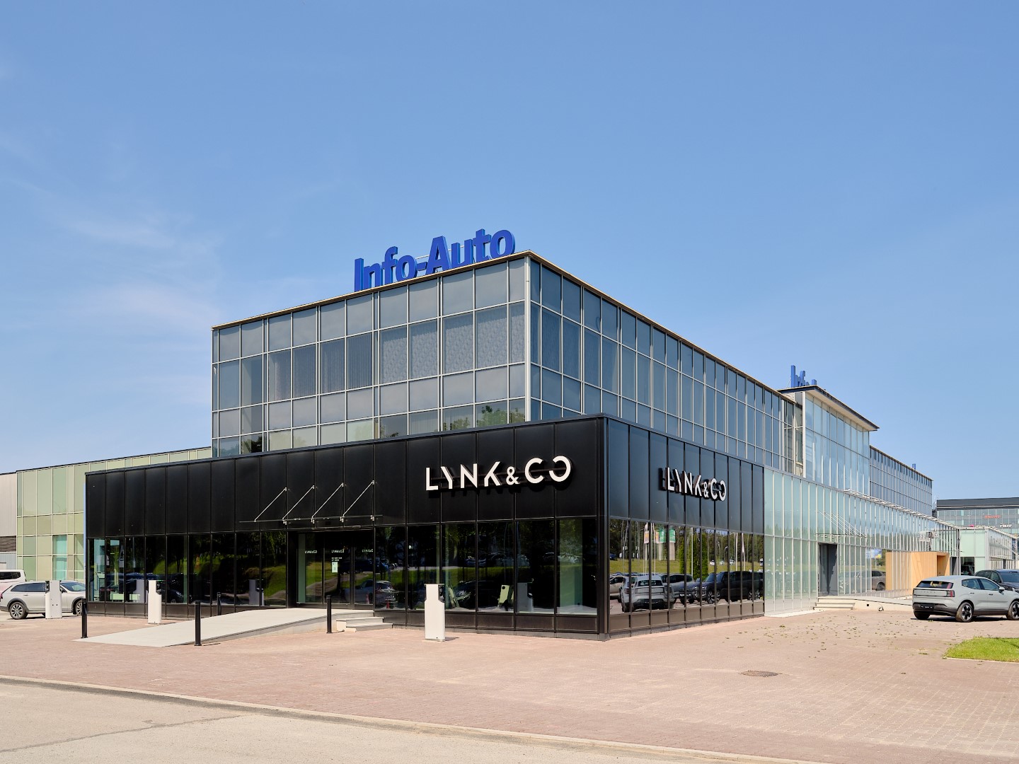 Renovation of the Info-Auto Lynk & Co Showroom