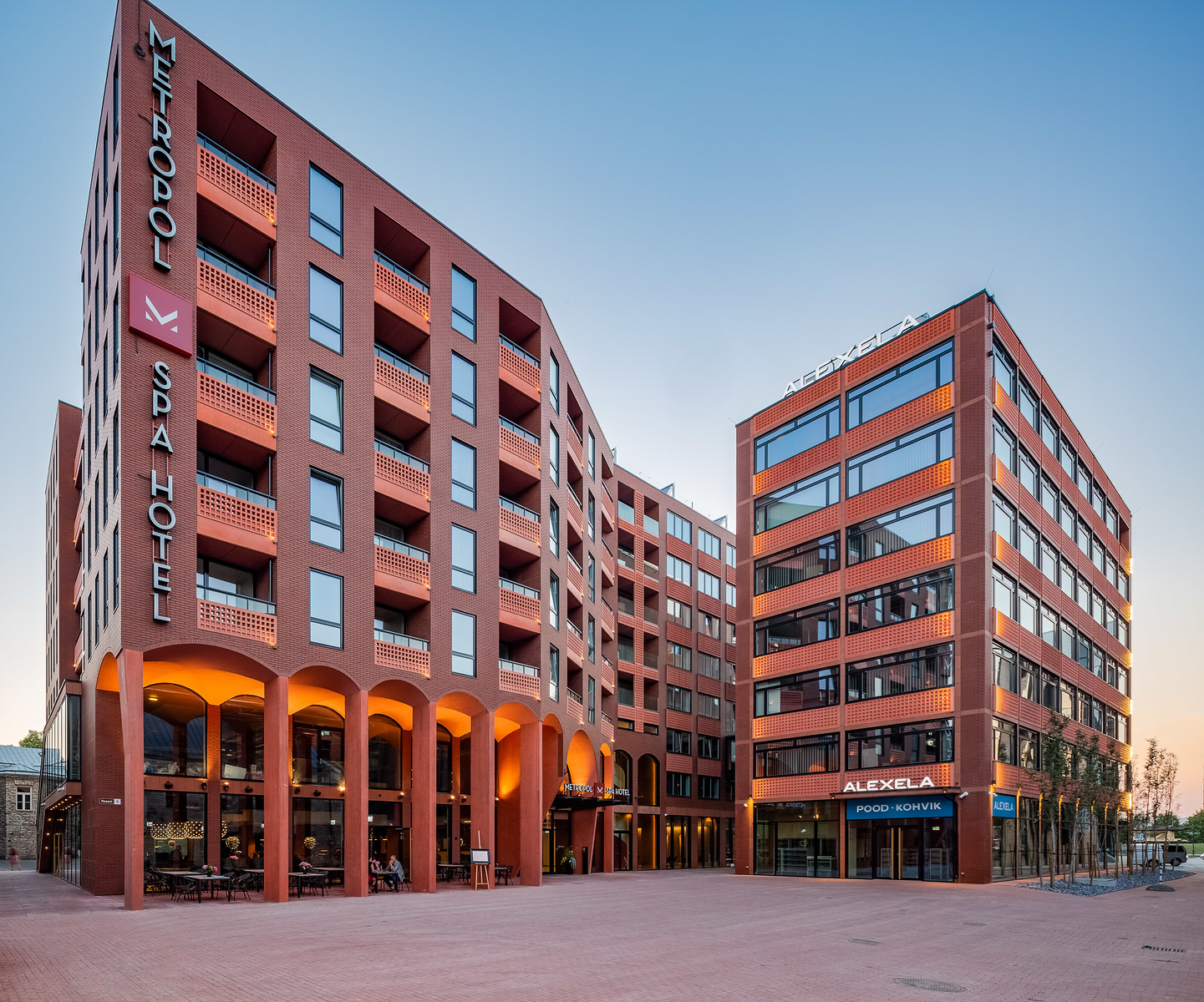 The hotel-apartment building at 9/9a Roseni Street and the office building at 11 Roseni Street
