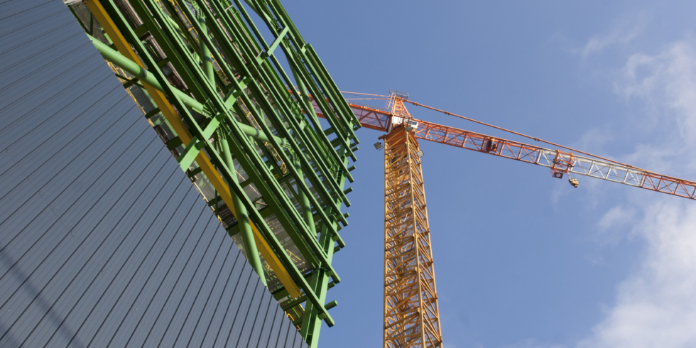 Narva Õlitehase fassaadikatete paigaldus.