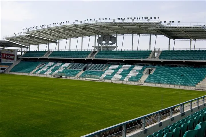 lillekyla-jalgpalli-staadioni-varikatused1-small
